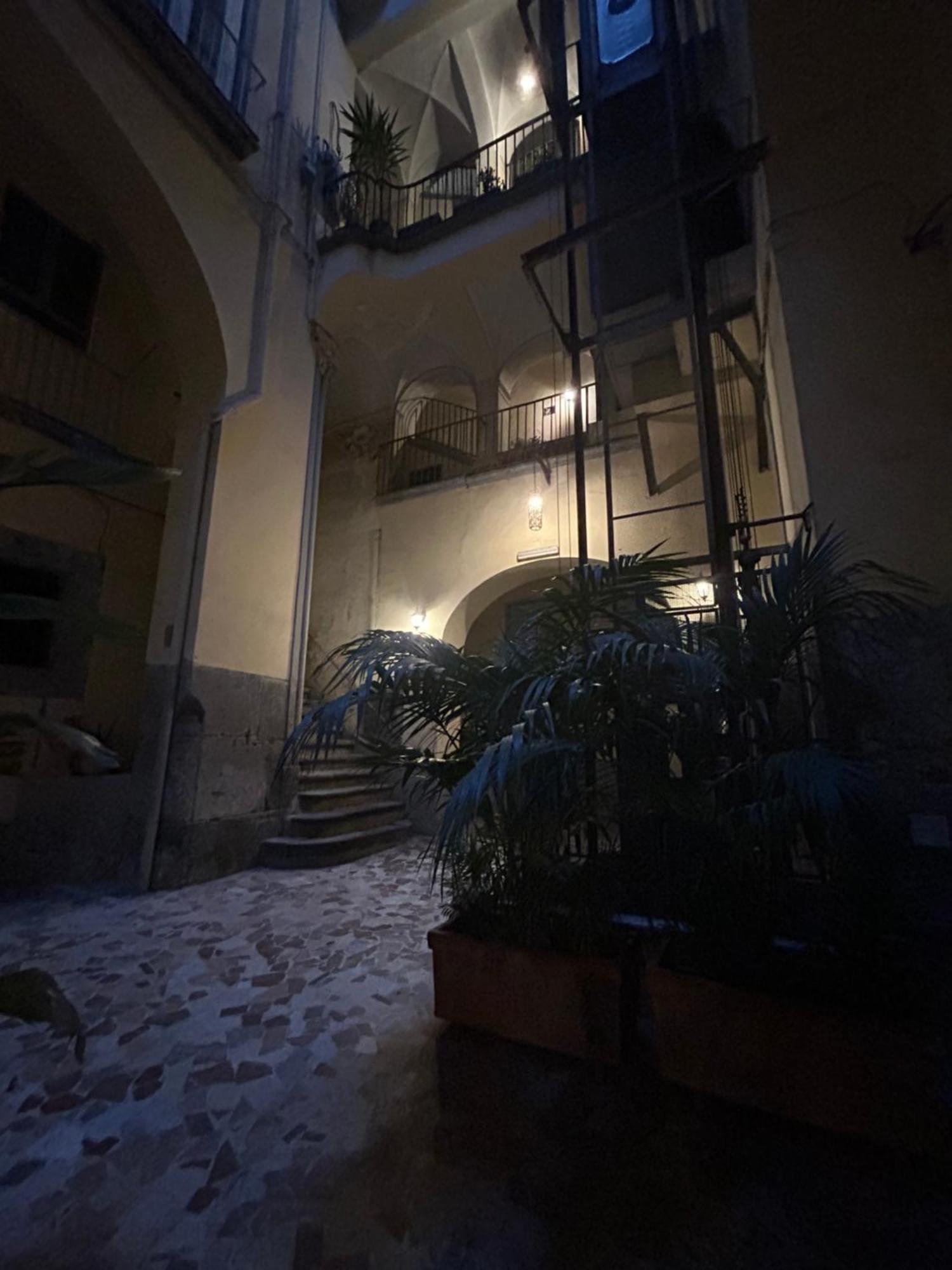 Anni Apartment Chiaia Napoli Eksteriør bilde